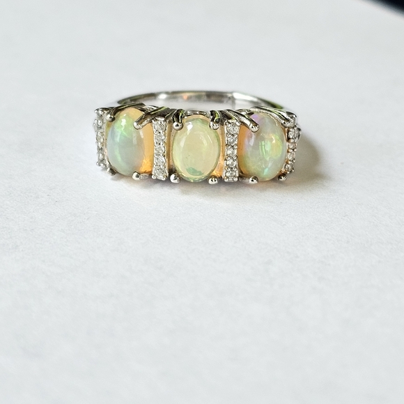 Genuine Welo Opals and Diamond Ring in Platinum over Sterling Silver Sz 6! - Picture 4 of 12